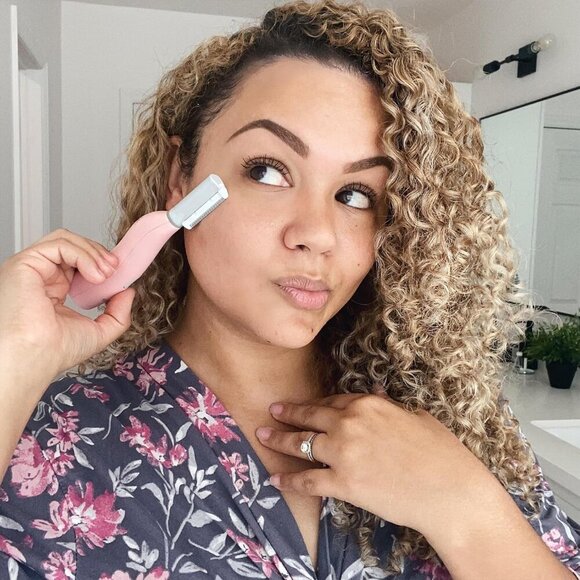 SIMA Patented Dermaplane Razor for Women Face – Painless 2-in-1 Facial Exfoliati - Picture 6 of 7